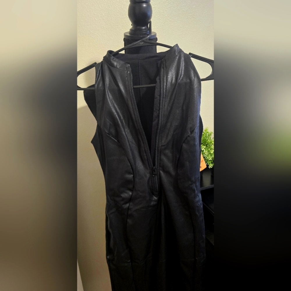 Dress - Picture 8 of 8